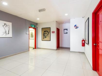 OYO 304 Zero Hour Hotel - image 15