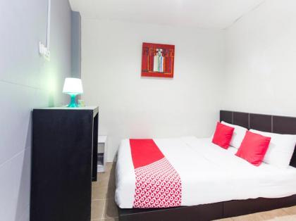 OYO 304 Zero Hour Hotel - image 5