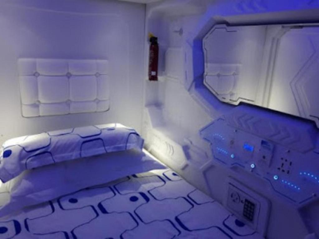 Riccarton Capsule Hotel - image 2