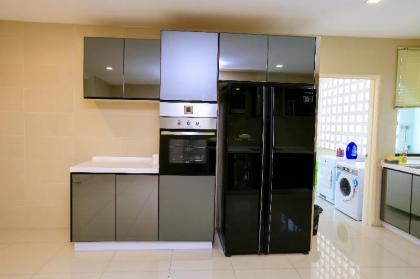 Richmond & Aston Kiara Suites KL - image 11