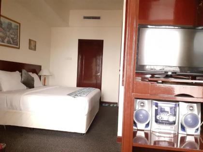 peaceful service suite at times square - image 10