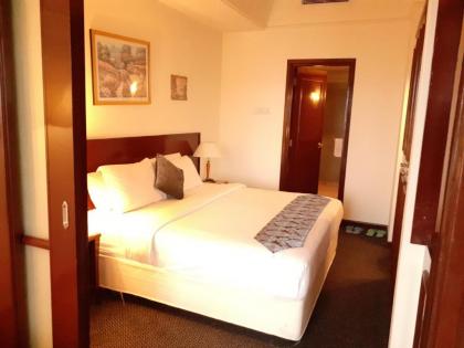 peaceful service suite at times square - image 11
