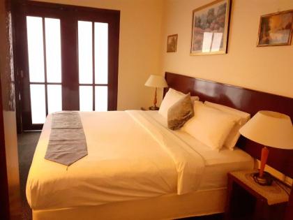 peaceful service suite at times square - image 15