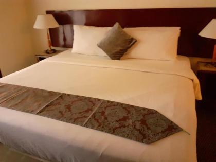 peaceful service suite at times square - image 16