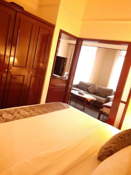 peaceful service suite at times square - image 18