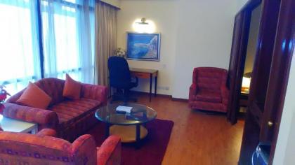 peaceful service suite at times square - image 20