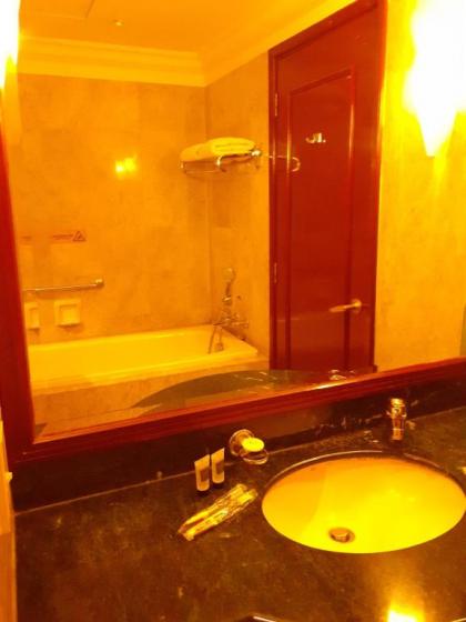 peaceful service suite at times square - image 7