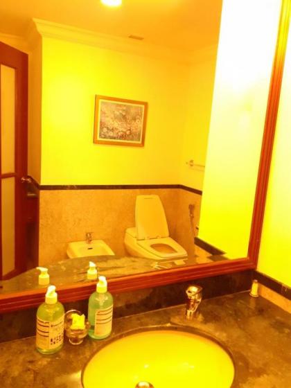 peaceful service suite at times square - image 8