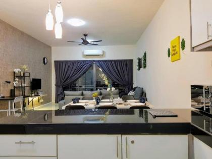 Puchong 8-12 pax 5min LRT Cozy Apartment IOI Mall - image 16