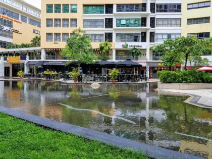 Puchong 8-12 pax 5min LRT Cozy Apartment IOI Mall - image 17