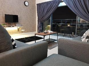 Puchong 8-12 pax 5min LRT Cozy Apartment IOI Mall - image 3