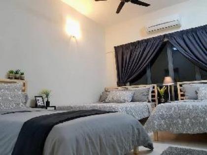 Puchong 8-12 pax 5min LRT Cozy Apartment IOI Mall - image 4