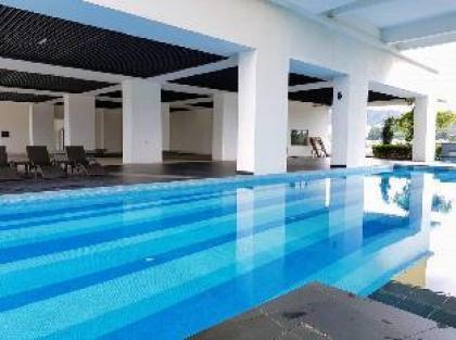 Puchong Setiawalk 8-12 pax 5min LRT Cozy Apartment
