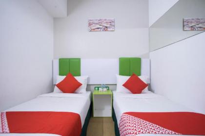 OYO 1003 Rich Calton Hotel - image 10