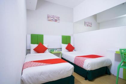 OYO 1003 Rich Calton Hotel - image 11