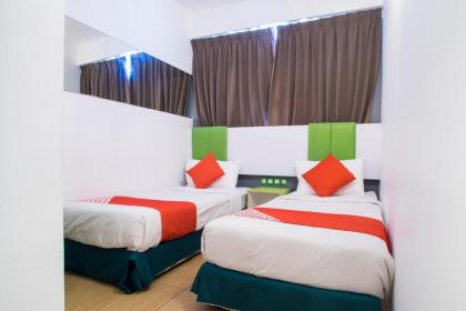OYO 1003 Rich Calton Hotel - image 15