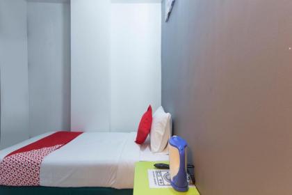 OYO 1003 Rich Calton Hotel - image 3