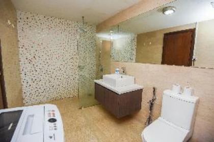 Regalia Suites/KLCC Infinity Pool/Comfy Homestay - image 12