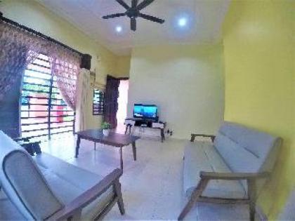 Homestay KLIA Indah (WiFi & Aircond) 