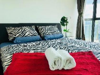 KLCC Infinity poolTwin Tower view Family suite - image 8