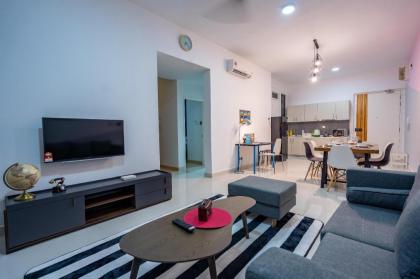 Lovely 3-bedroom condo with pool for 8 pax Cheras - image 25