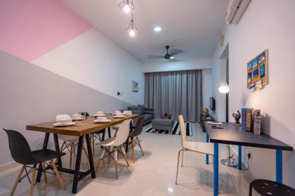 Lovely 3-bedroom condo with pool for 8 pax Cheras - image 27