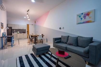 Lovely 3-bedroom condo with pool for 8 pax Cheras - image 28