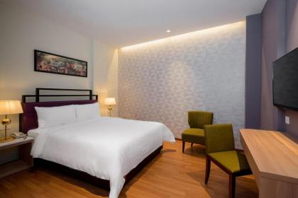 Mpalace Hotel - image 11