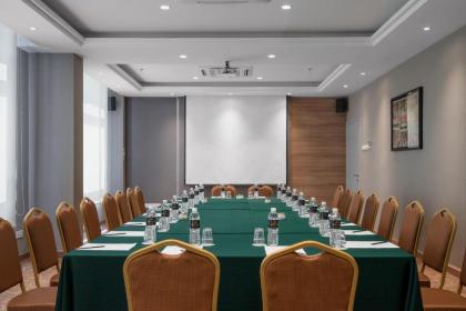 Mpalace Hotel - image 12
