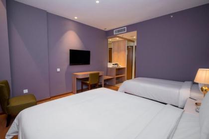Mpalace Hotel - image 8