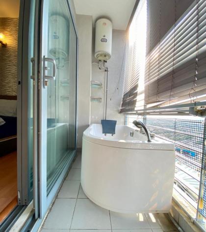 Puchong Setiawalk Penthouse with 14 pax big group - image 11