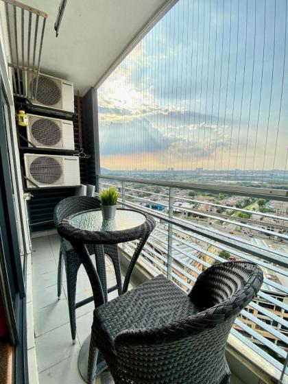 Puchong Setiawalk Penthouse with 14 pax big group - image 14