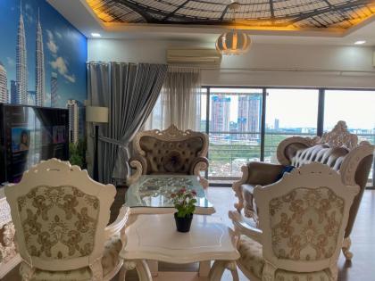 Puchong Setiawalk Penthouse with 14 pax big group - image 17