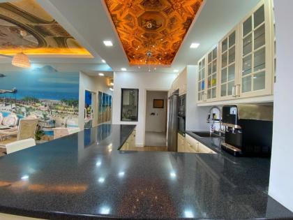 Puchong Setiawalk Penthouse with 14 pax big group - image 18