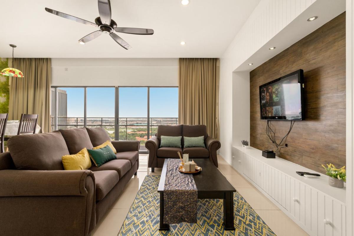 Puchong Setiawalk Penthouse with 14 pax big group - image 5