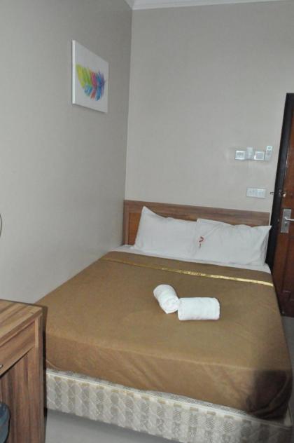 OYO 43929 Adak Hotel - image 15
