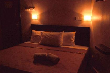 OYO 43929 Adak Hotel - image 7