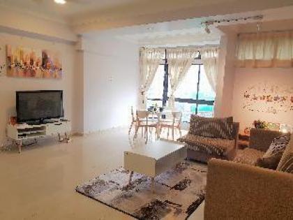 *Great* Location BUKIT BINTANG 2 Bedroom Apartment - image 15