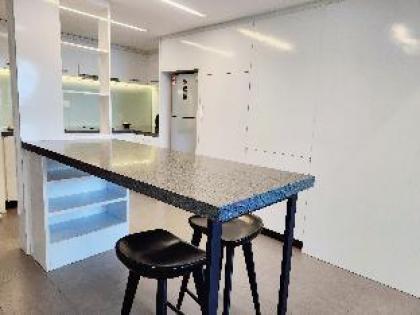 Minimalist Zen Retreat@KL Sentral Bangsar LRT - image 9