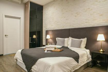 Mid Valley 1km away Verve Suites Old Klang Road - image 21