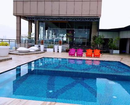 SKY POOL Elegant & Comfy Suite 2-4Pax at KL City - image 20