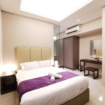 SKY POOL Elegant & Comfy Suite 2-4Pax at KL City - image 4