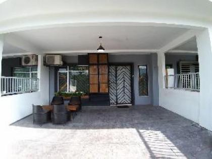 KATTA KAYU HOMESTAY 