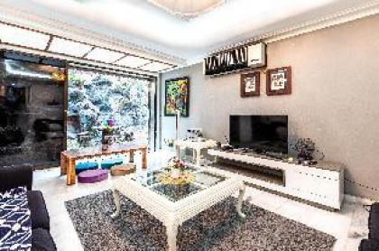 10pax/Bangsar Townhouse/1 Min to MRT/8KM to KLCC