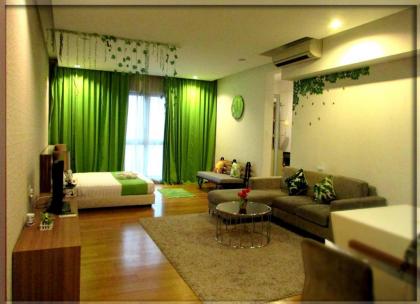 Staycation with Infinity Pool at Regalia Suites KL - image 9