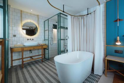 KLoe Hotel - image 10