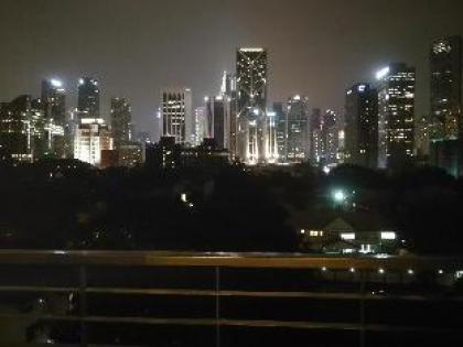 Awesome Balcony KL City View Apartment{WiFi} - image 16