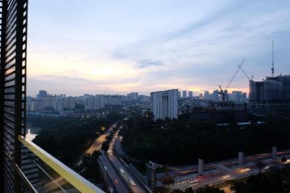 Beach BLUE HOUSE 5 mins to Mid Valley Mega Mall - image 14