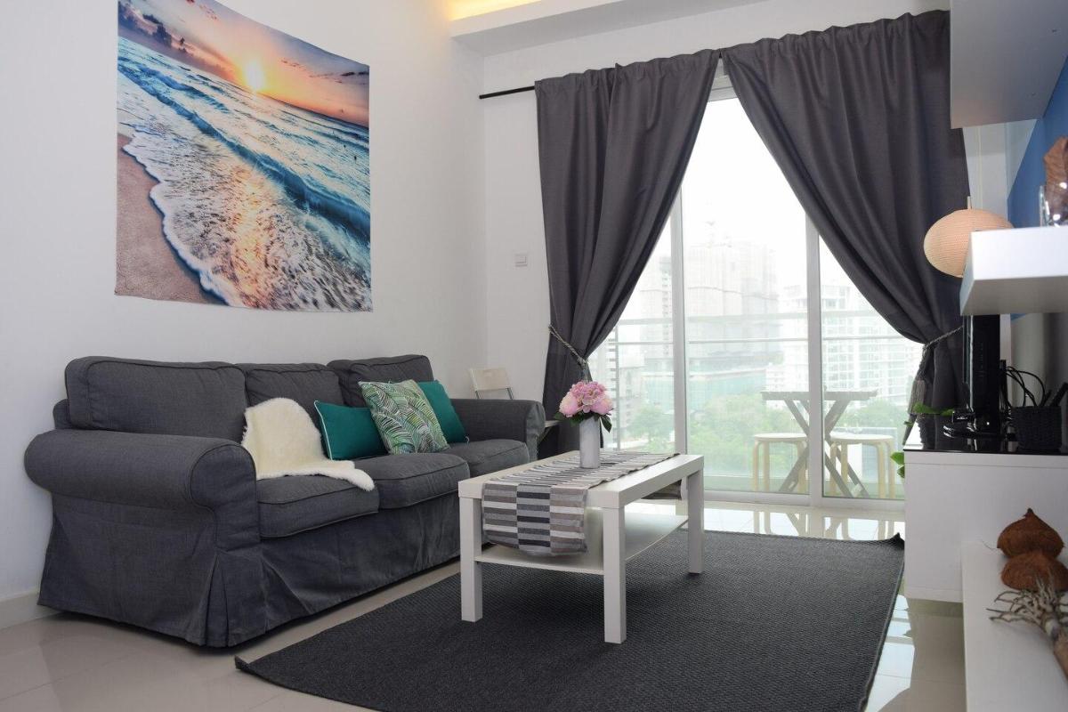 Beach BLUE HOUSE 5 mins to Mid Valley Mega Mall - image 6