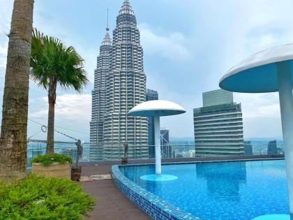 Sky Suites at KLCC by Like Home - image 17